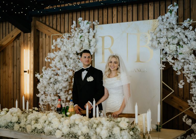 Mese pregatite pentru invitati